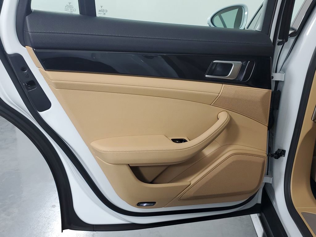 Used 2021 Porsche Panamera 4 image 32