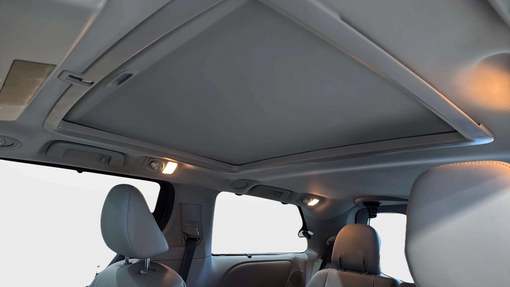 Used 2020 Toyota Sienna Limited Premium AWD/4WD image 22
