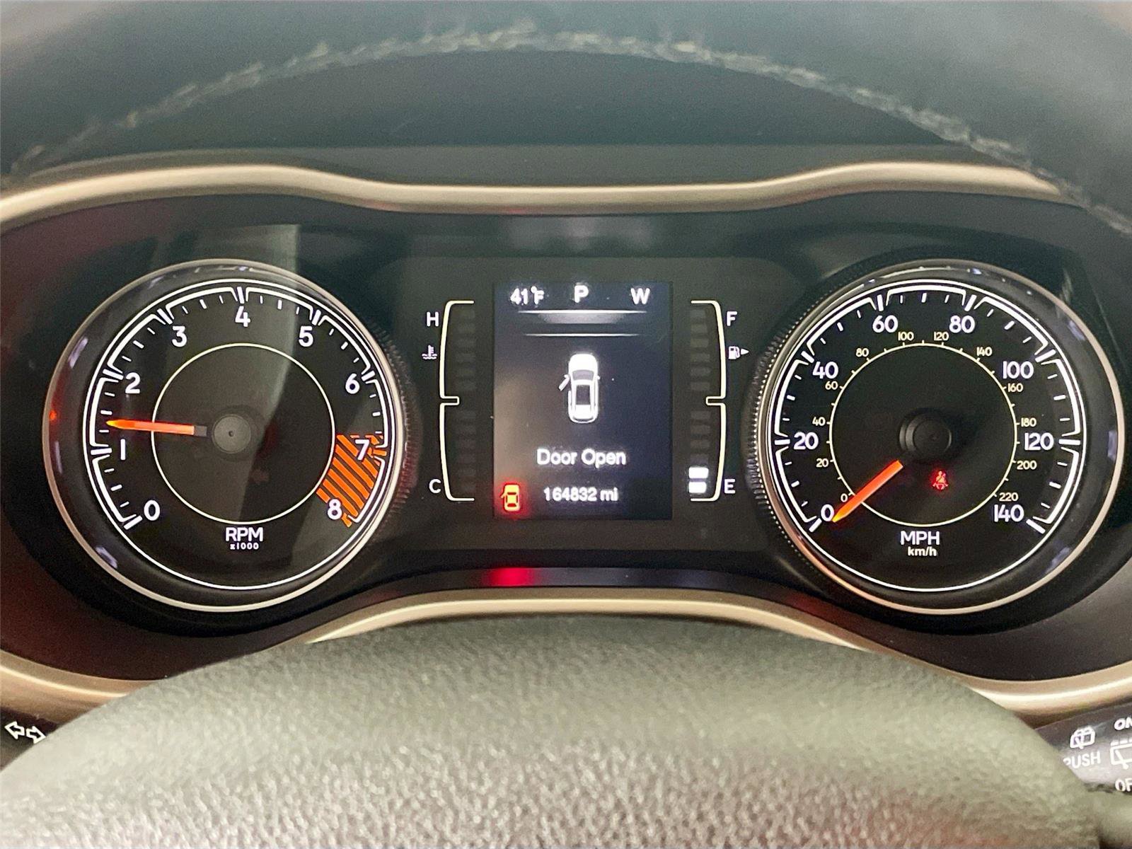 Used 2014 Jeep Cherokee Latitude w/ Cold Weather Group FWD image 18