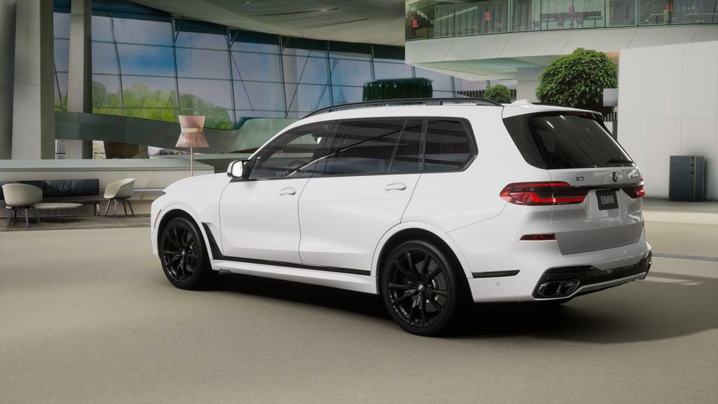 New 2026 BMW X7 M60i image 2