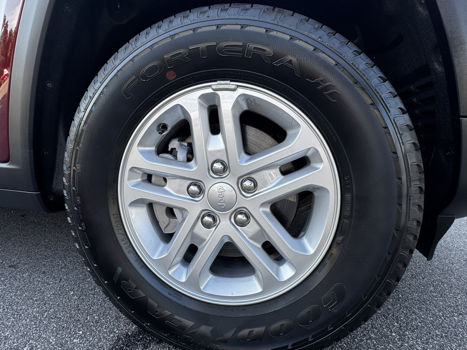 Used 2025 Jeep Grand Cherokee Laredo RWD image 14