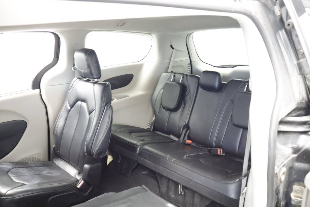 Certified 2023 Chrysler Pacifica Touring-L FWD image 17