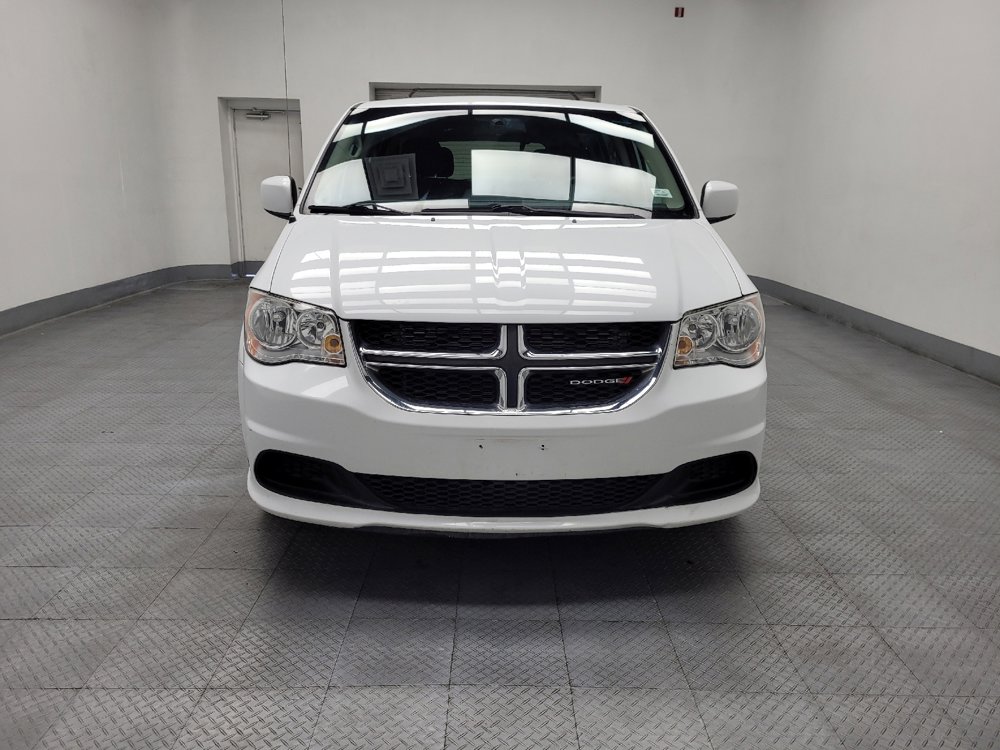 Used 2016 Dodge Grand Caravan SXT image 14