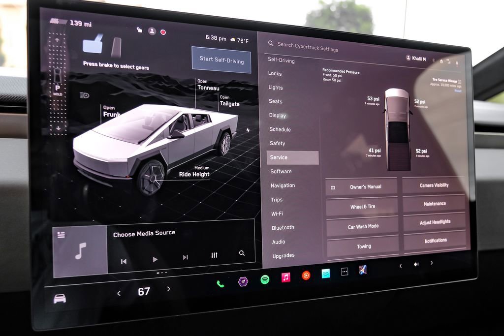 Used 2024 Tesla Cybertruck AWD Crew Cab image 27