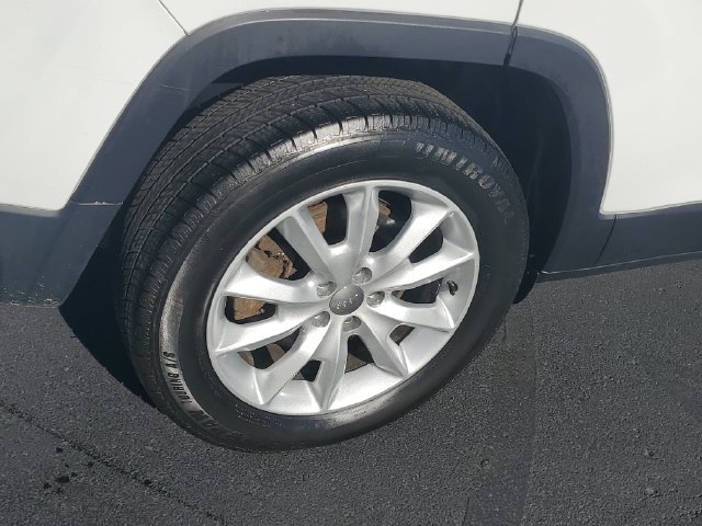 Used 2017 Jeep Cherokee Limited AWD/4WD image 5