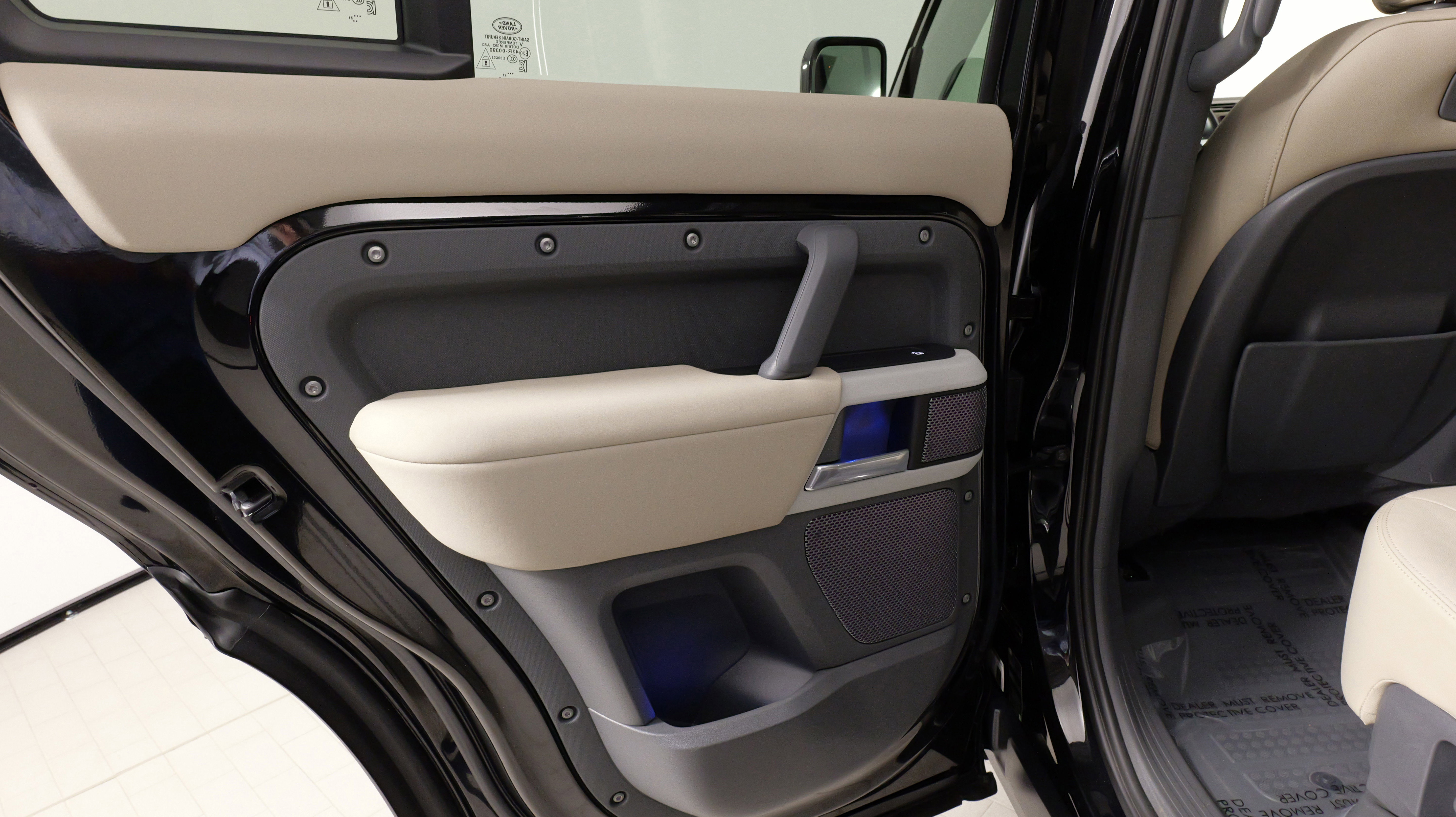 Used 2022 Land Rover Defender 110 SE image 33