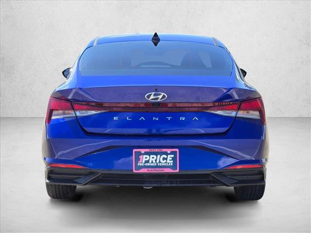Used 2023 Hyundai Elantra SEL w/ Preferred Accessory Package FWD image 7