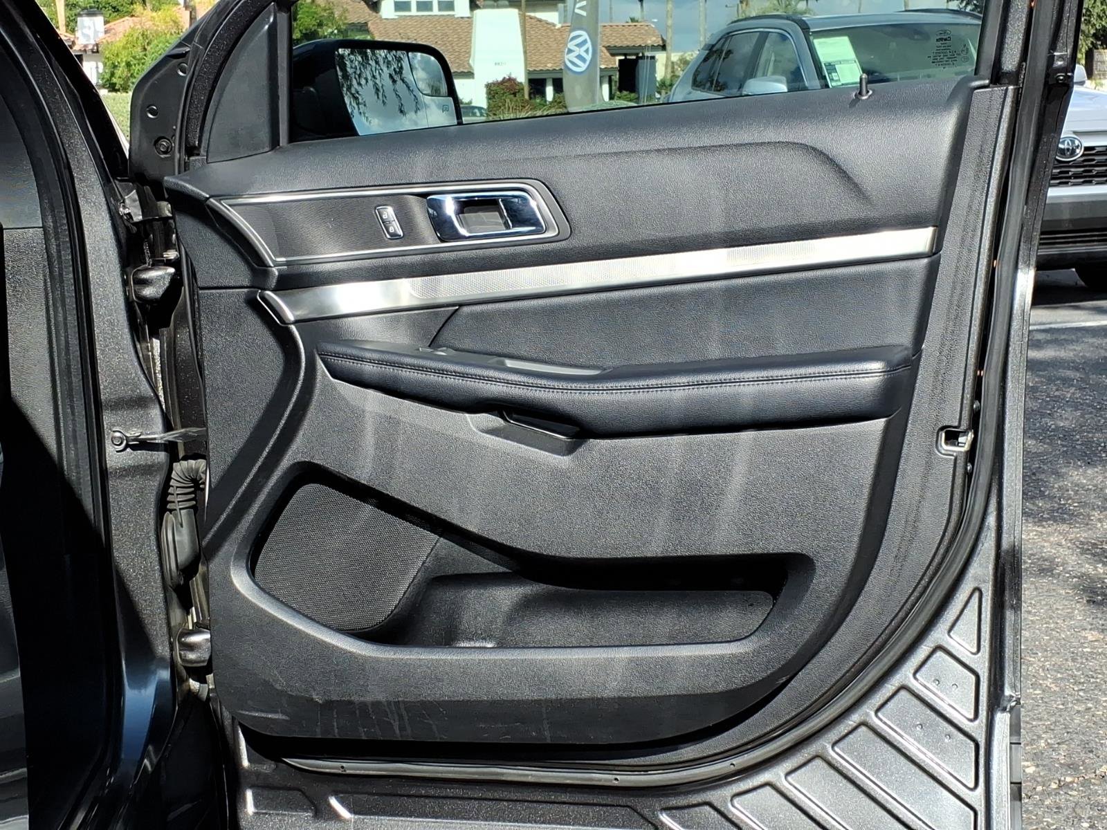 Used 2018 Ford Explorer XLT w/ Equipment Group 202A image 18