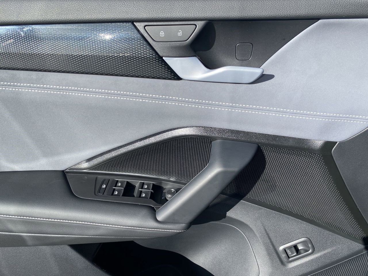 New 2026 Volkswagen Tiguan SE R-Line image 17