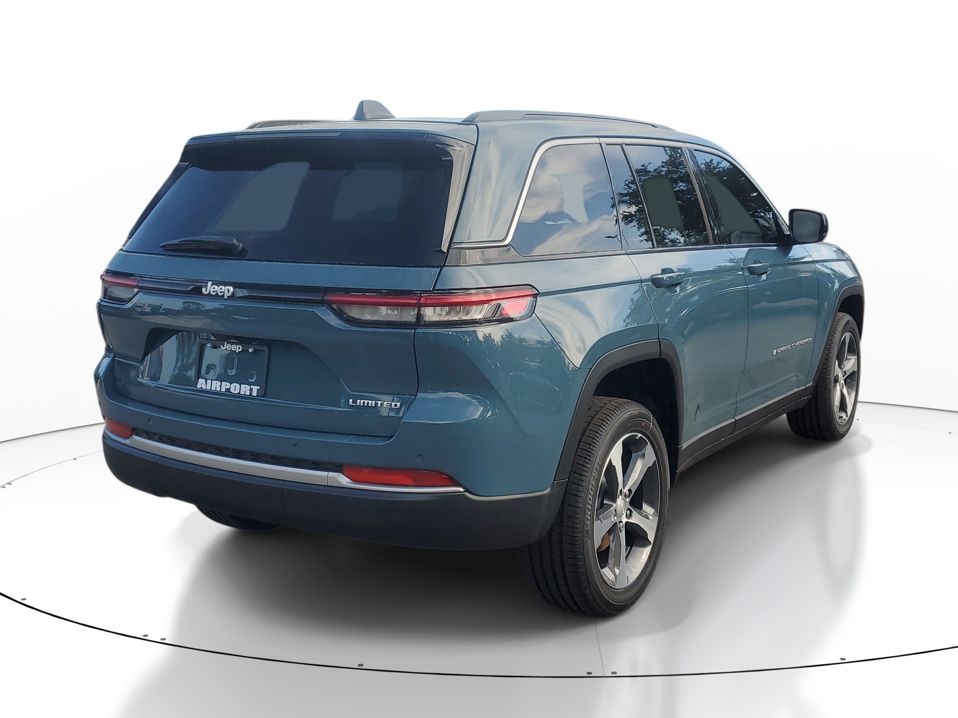 New 2026 Jeep Grand Cherokee Limited RWD image 5