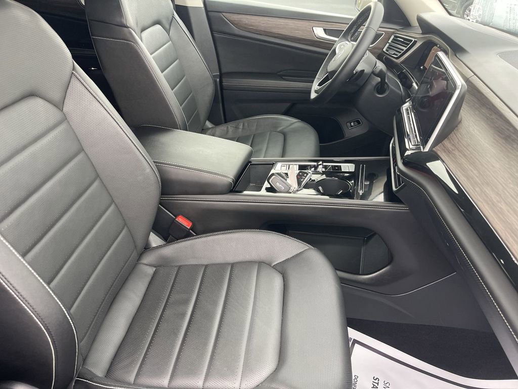 Used 2025 Volkswagen Atlas SEL image 31