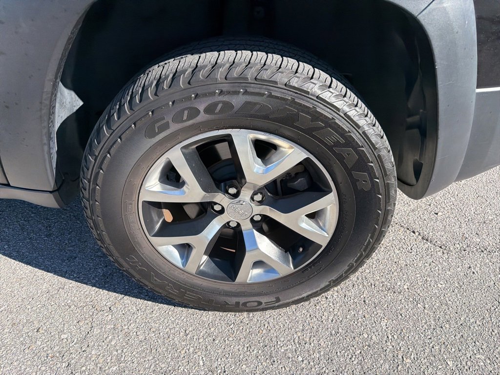 Used 2015 Jeep Cherokee Trailhawk w/ Comfort/Convenience Group image 12