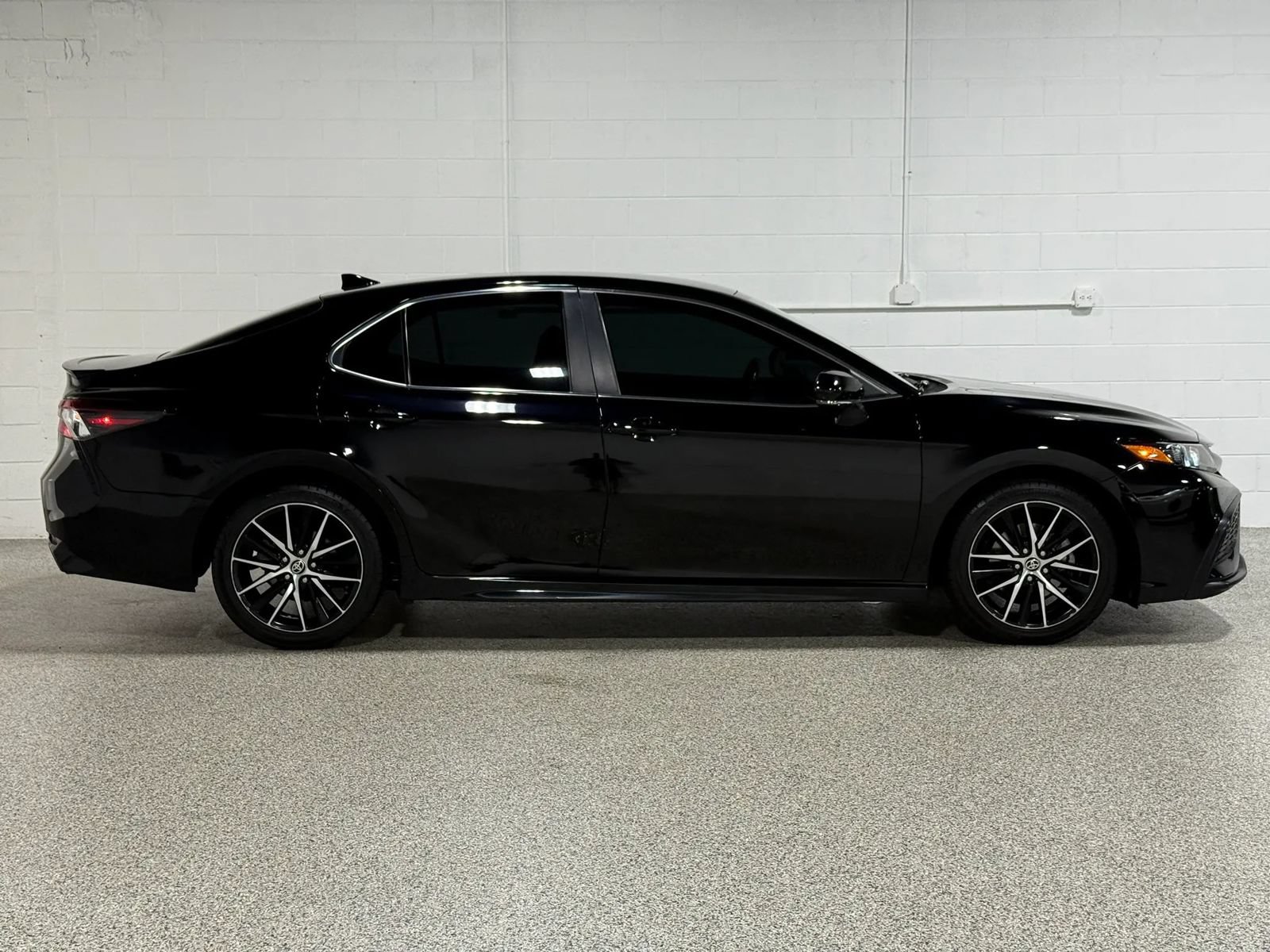 Used 2022 Toyota Camry SE FWD image 5