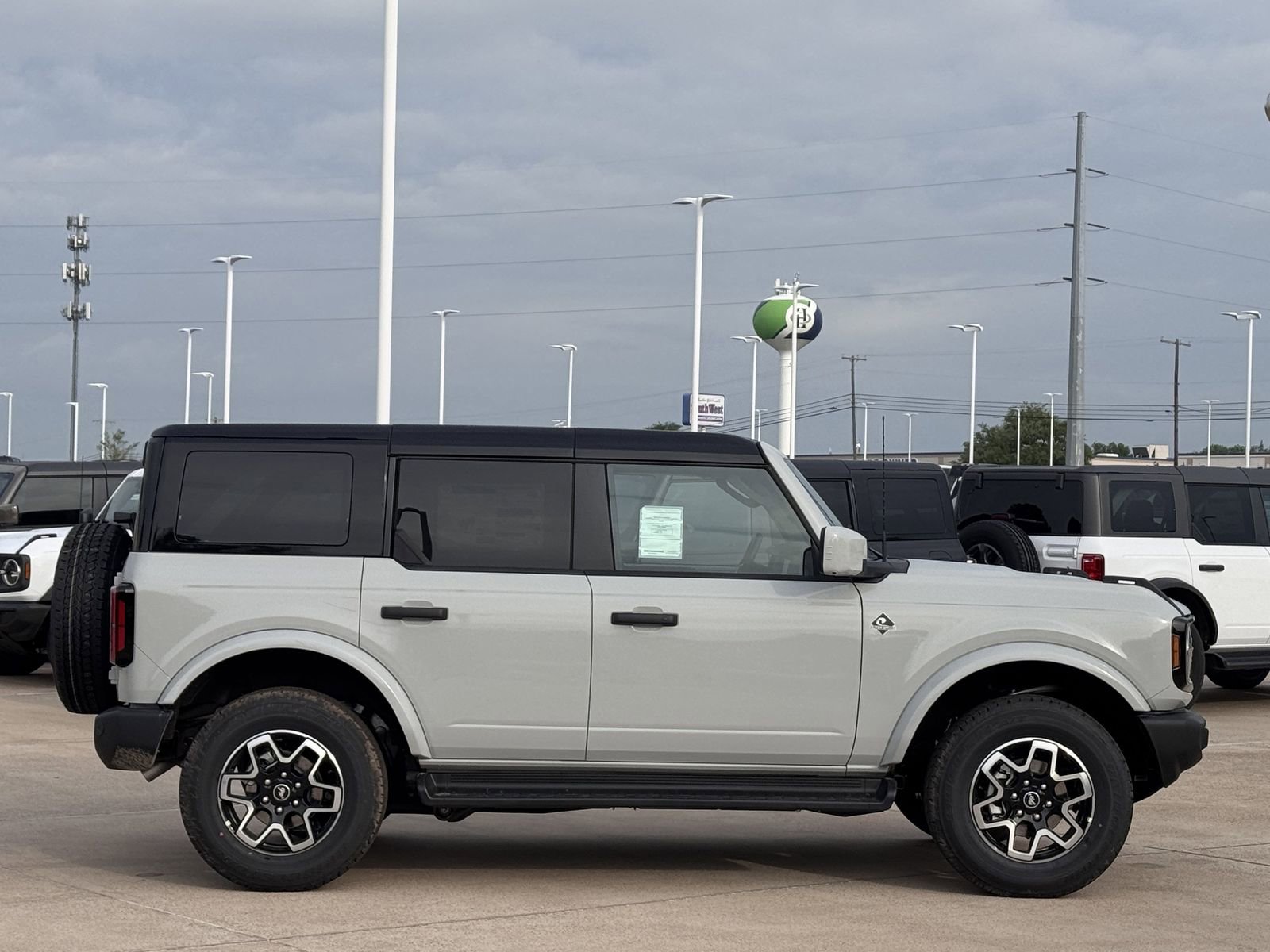 New 2026 Ford Bronco Outer Banks image 3