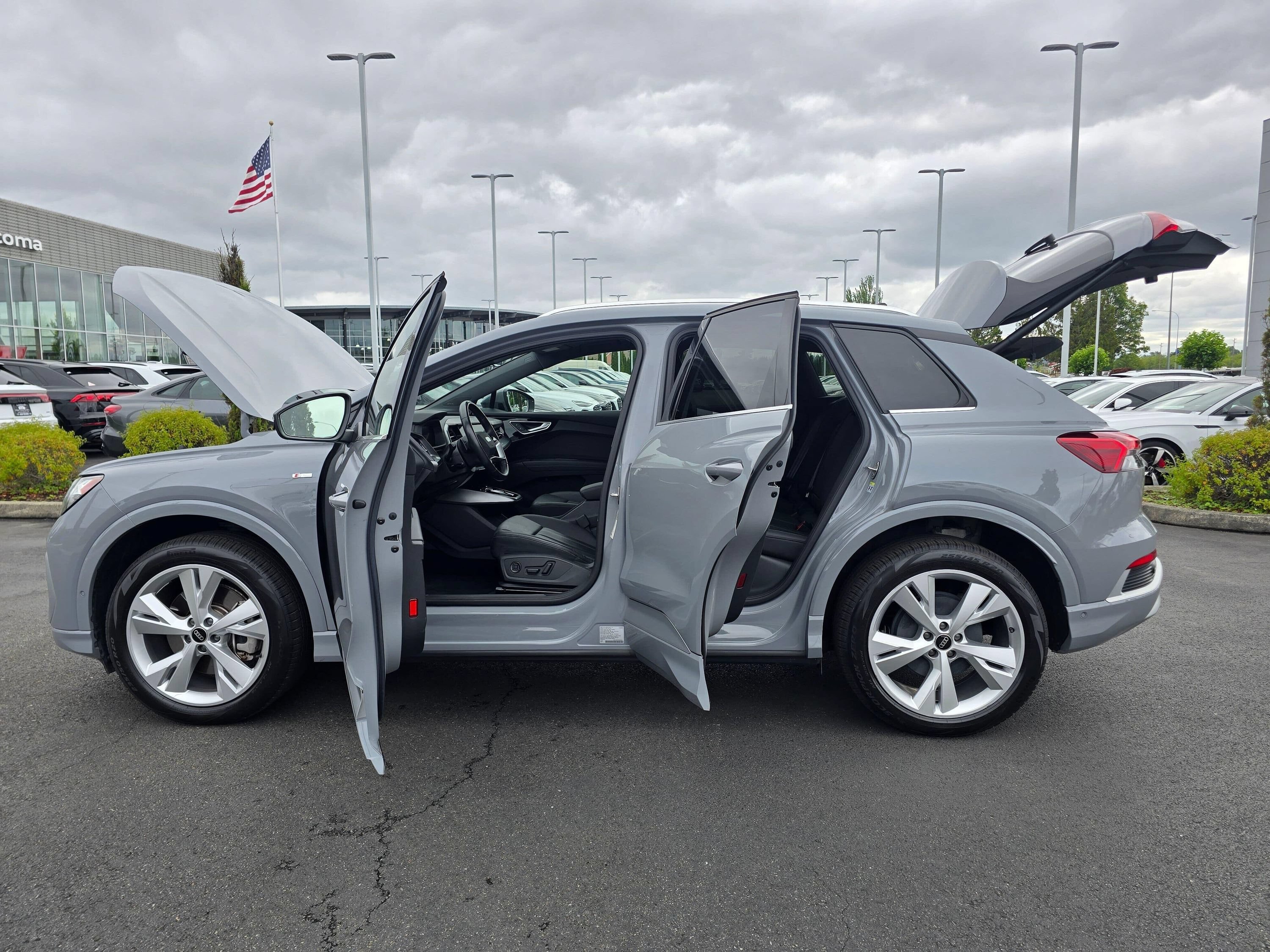 Used 2023 Audi Q4 e-tron Premium Plus w/ Premium Plus AWD/4WD image 11