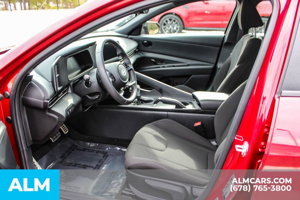 Used 2025 Hyundai Elantra Sport image 17