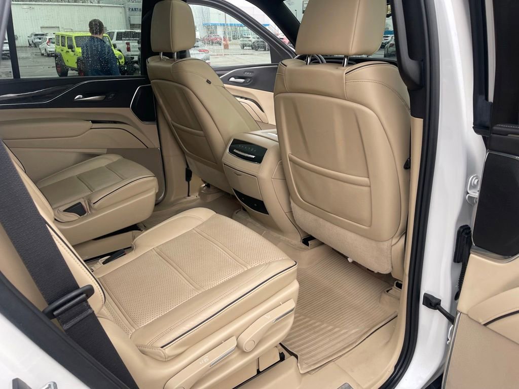 Used 2023 Cadillac Escalade Premium Luxury image 17