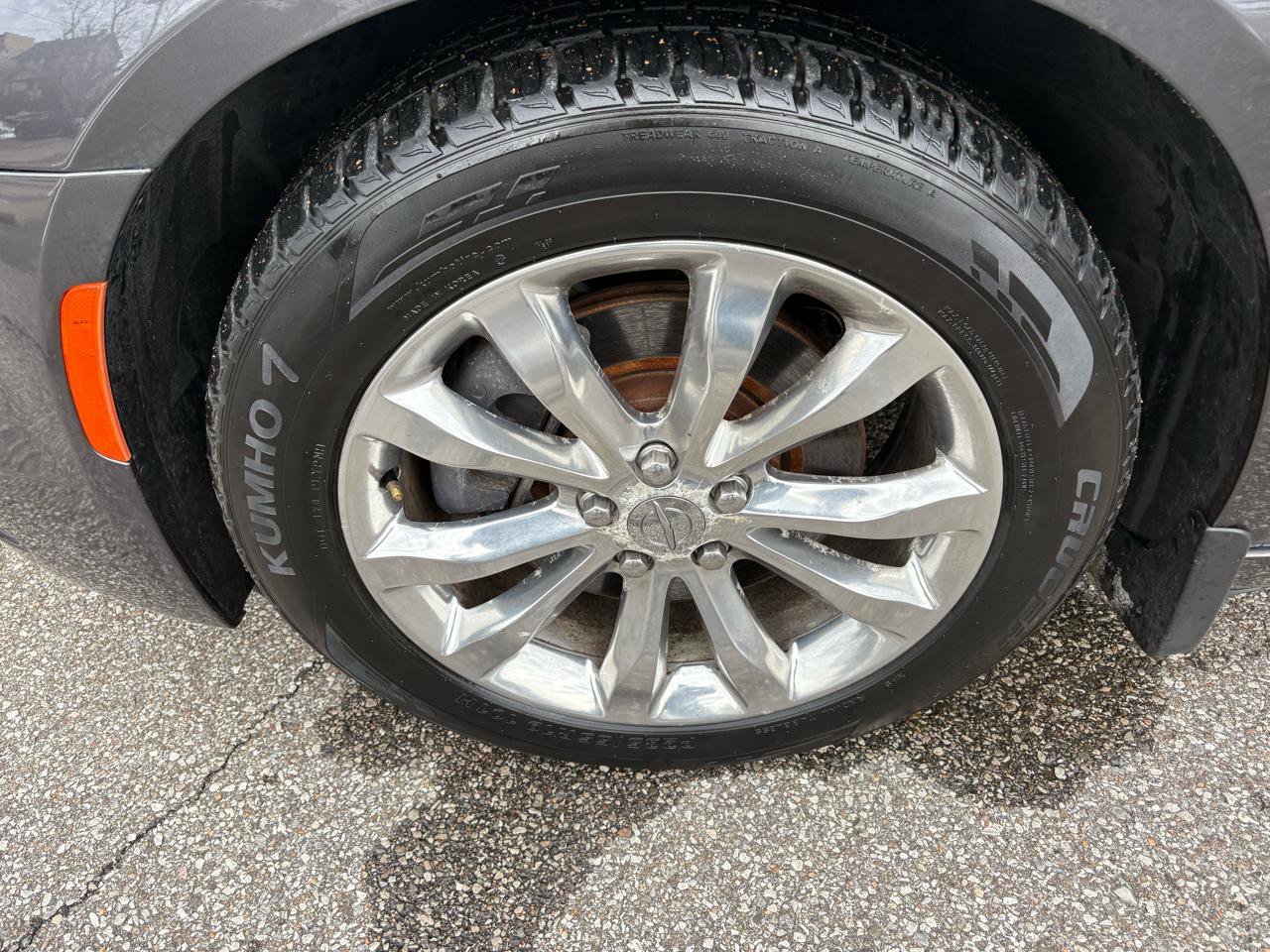 Used 2016 Chrysler 300 Limited w/ Driver Convenience Group image 40