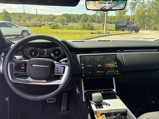 Used 2025 Land Rover Range Rover SE AWD/4WD image 14