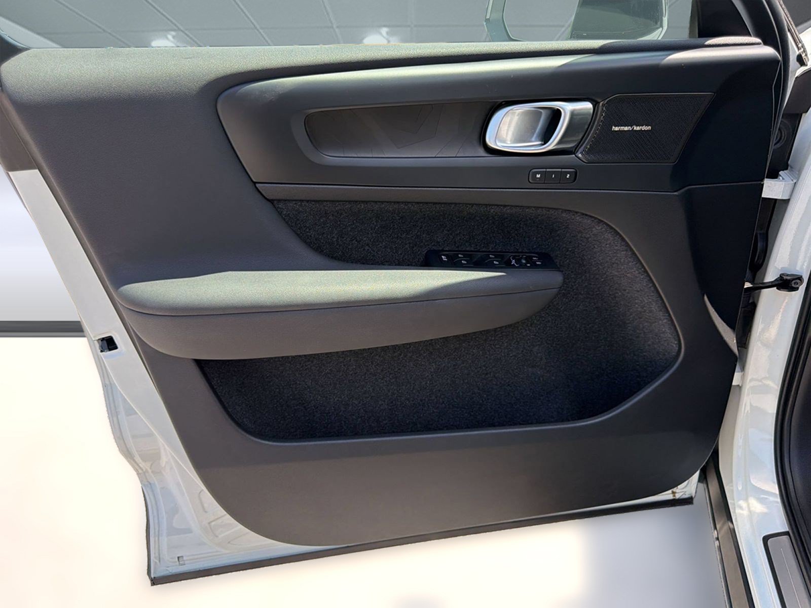 Certified 2024 Volvo C40 P8 Recharge Ultimate w/ Protection Package Premier RWD image 24