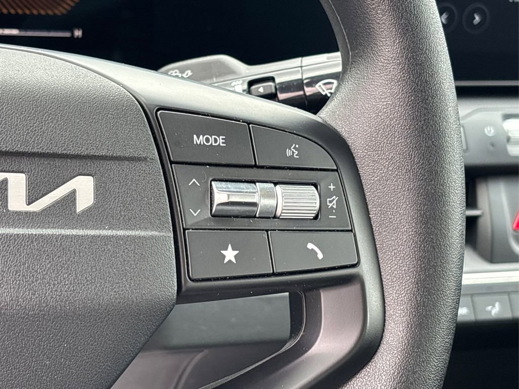 Certified 2025 Kia K4 LXS image 25