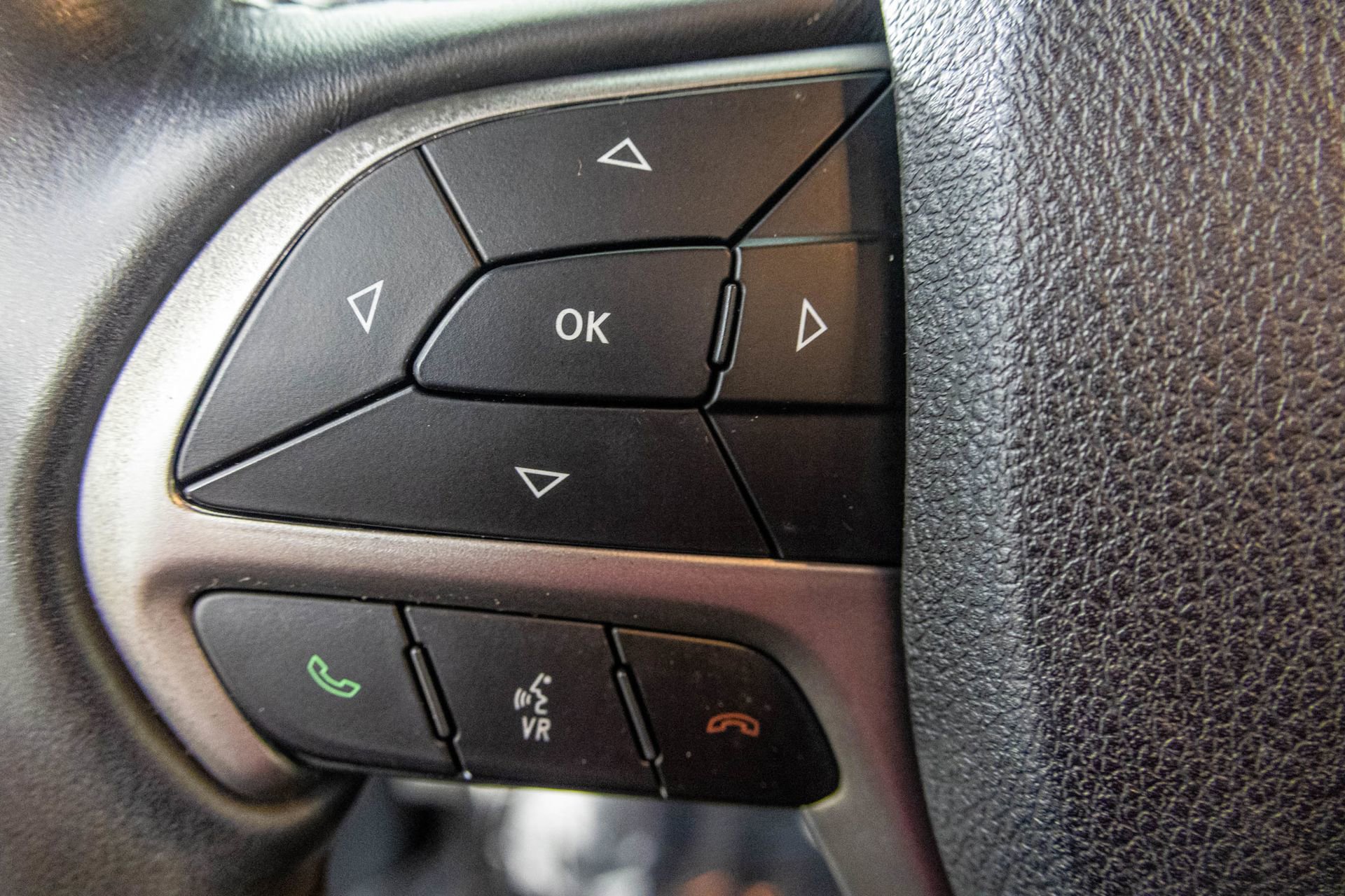 Used 2018 Jeep Grand Cherokee Altitude image 35