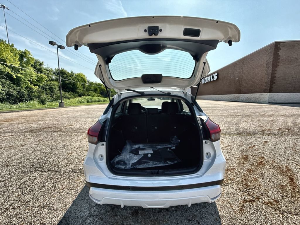New 2025 Nissan Kicks Play S FWD image 19