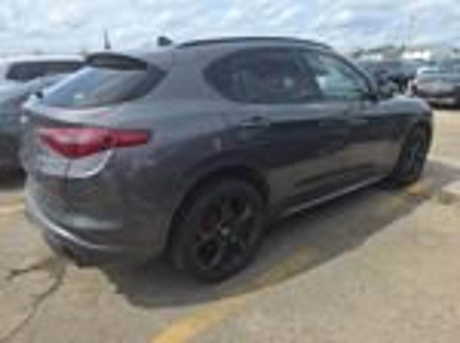 Used 2023 Alfa Romeo Stelvio Veloce image 2