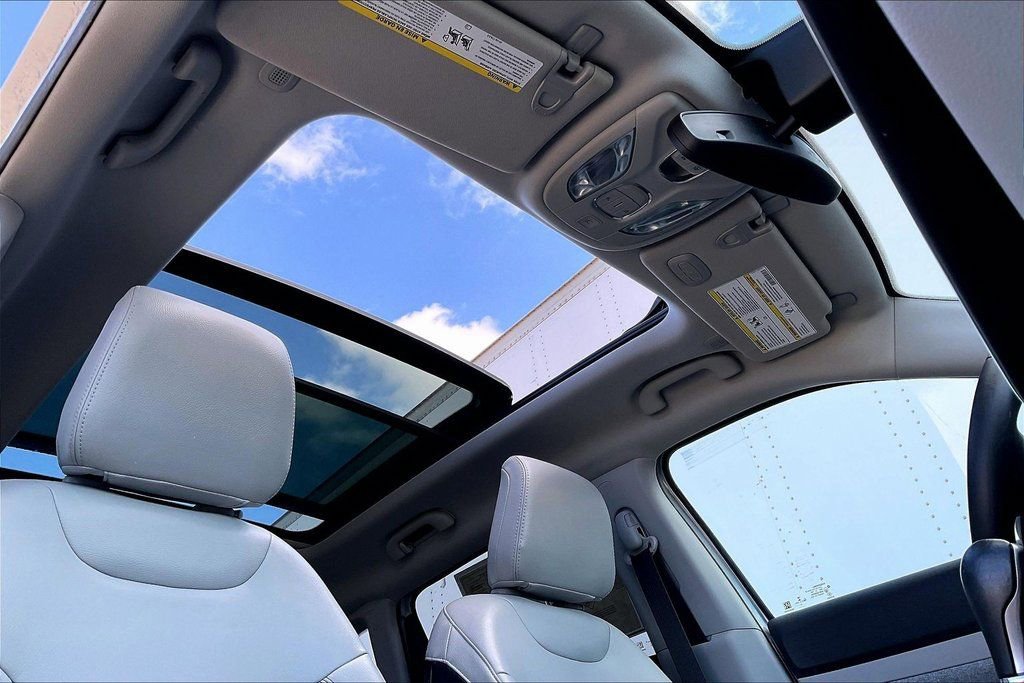 Used 2022 Jeep Compass Latitude w/ Sun and Sound Group image 22