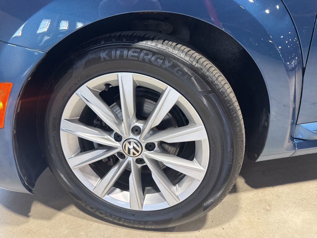 Used 2017 Volkswagen Beetle 1.8T SE FWD image 2