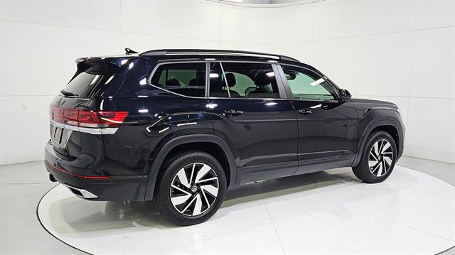 Used 2025 Volkswagen Atlas SE FWD image 8