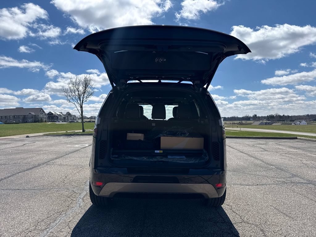 New 2026 Land Rover Discovery Dynamic SE AWD/4WD image 9