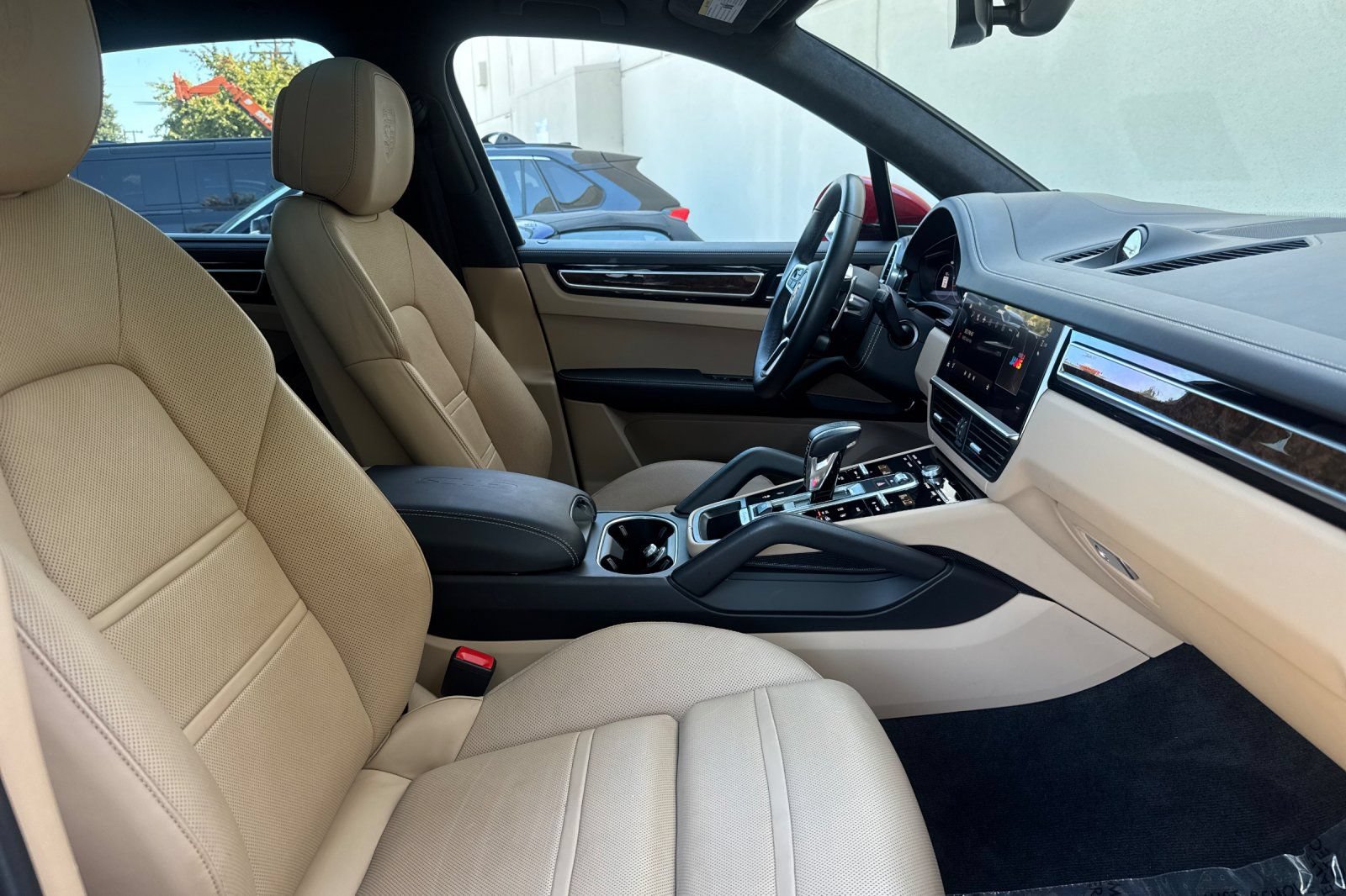 Used 2022 Porsche Cayenne GTS AWD/4WD image 16