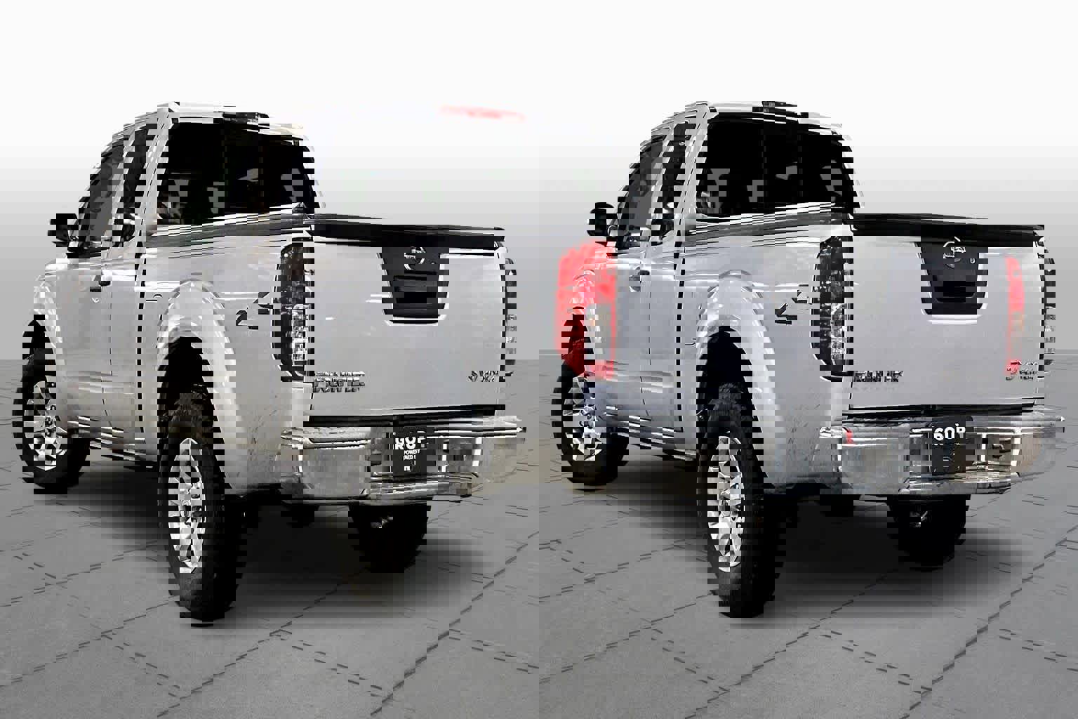 Used 2013 Nissan Frontier SV image 12