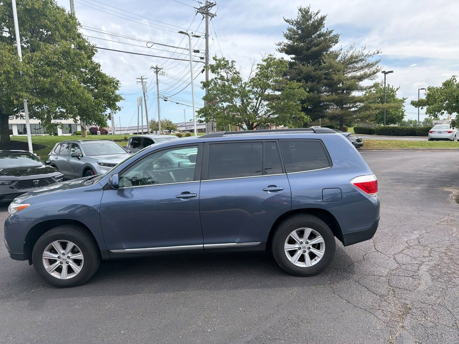 Used 2013 Toyota Highlander SE AWD/4WD image 3