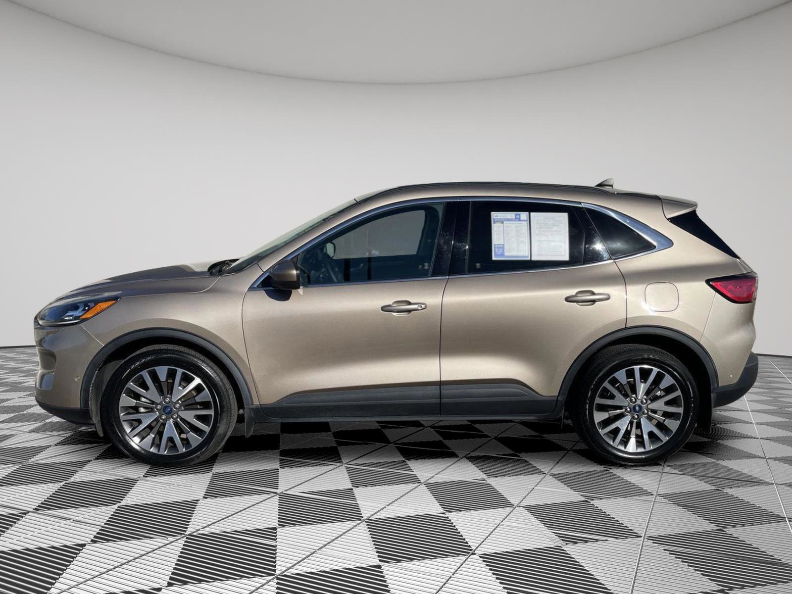 Used 2021 Ford Escape Titanium w/ Class II Trailer Tow Package image 4