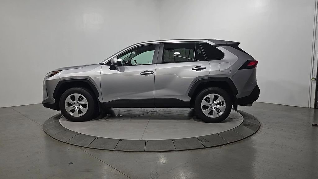 Used 2024 Toyota RAV4 LE AWD/4WD image 2