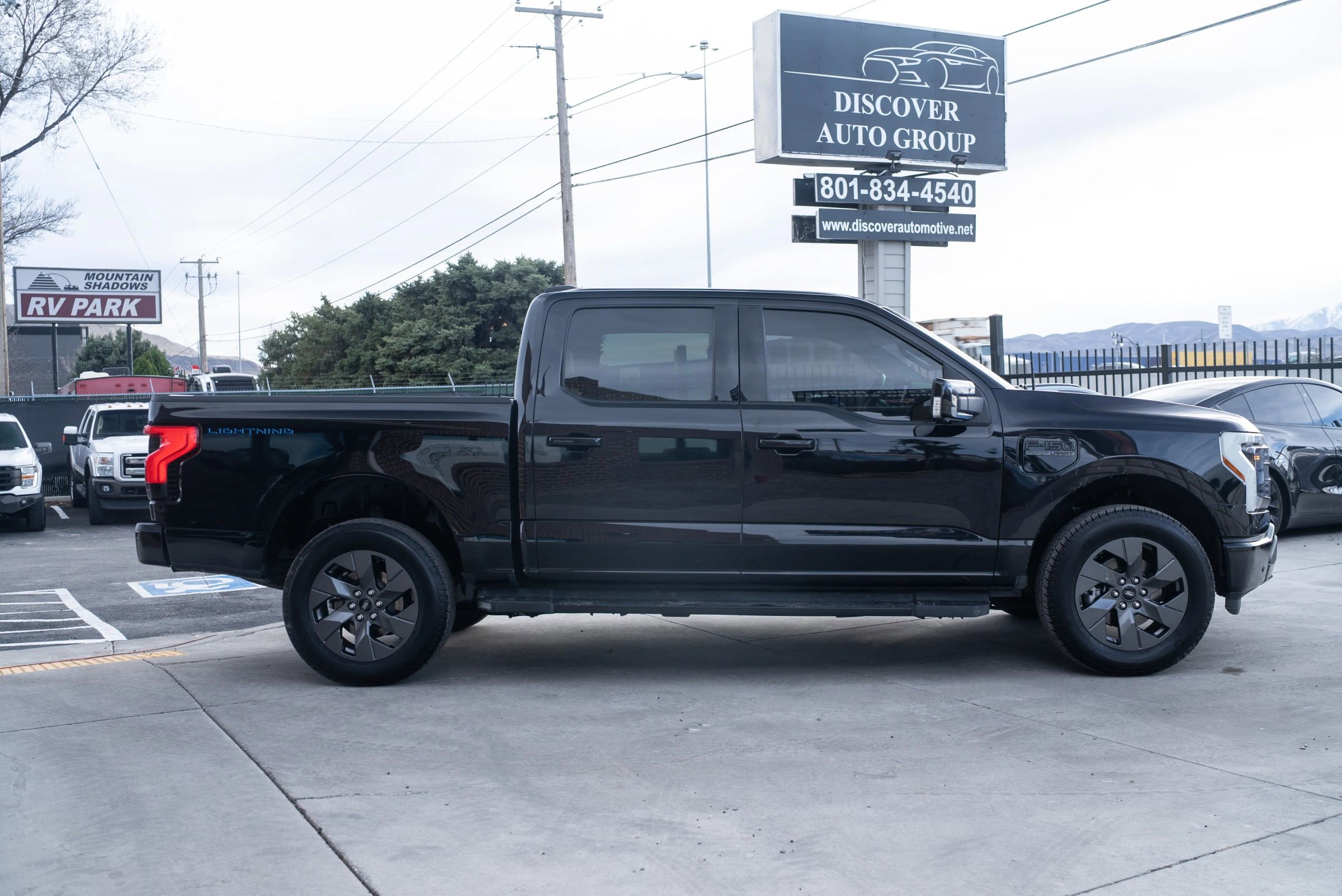 Used 2022 Ford F150 Lightning Lariat image 10