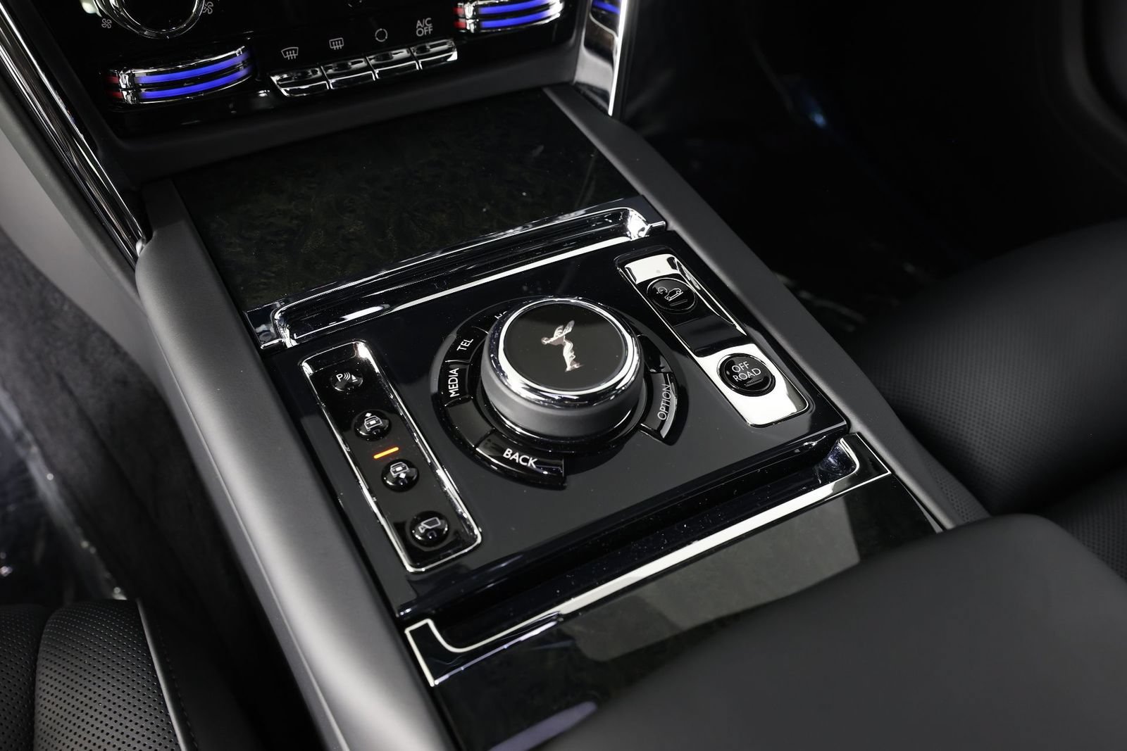 New 2026 Rolls-Royce Cullinan AWD/4WD image 18