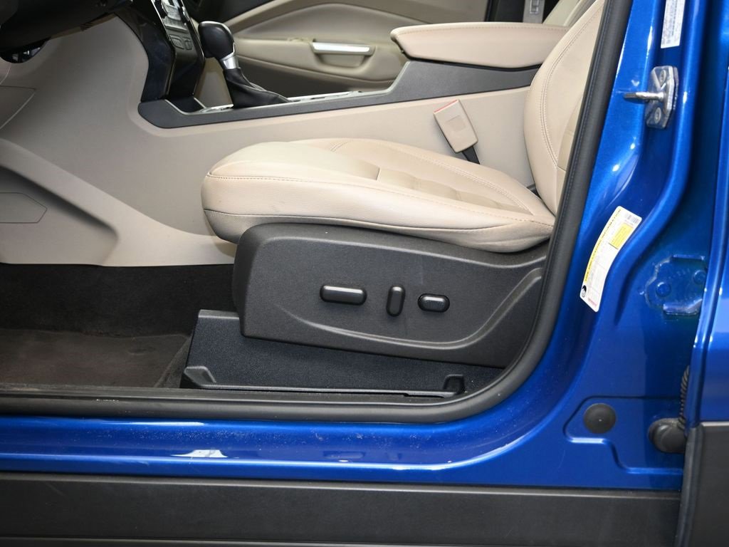 Used 2017 Ford Escape Titanium image 22