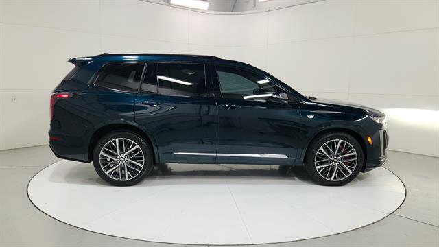 Used 2024 Cadillac XT6 Sport w/ Platinum Package image 9