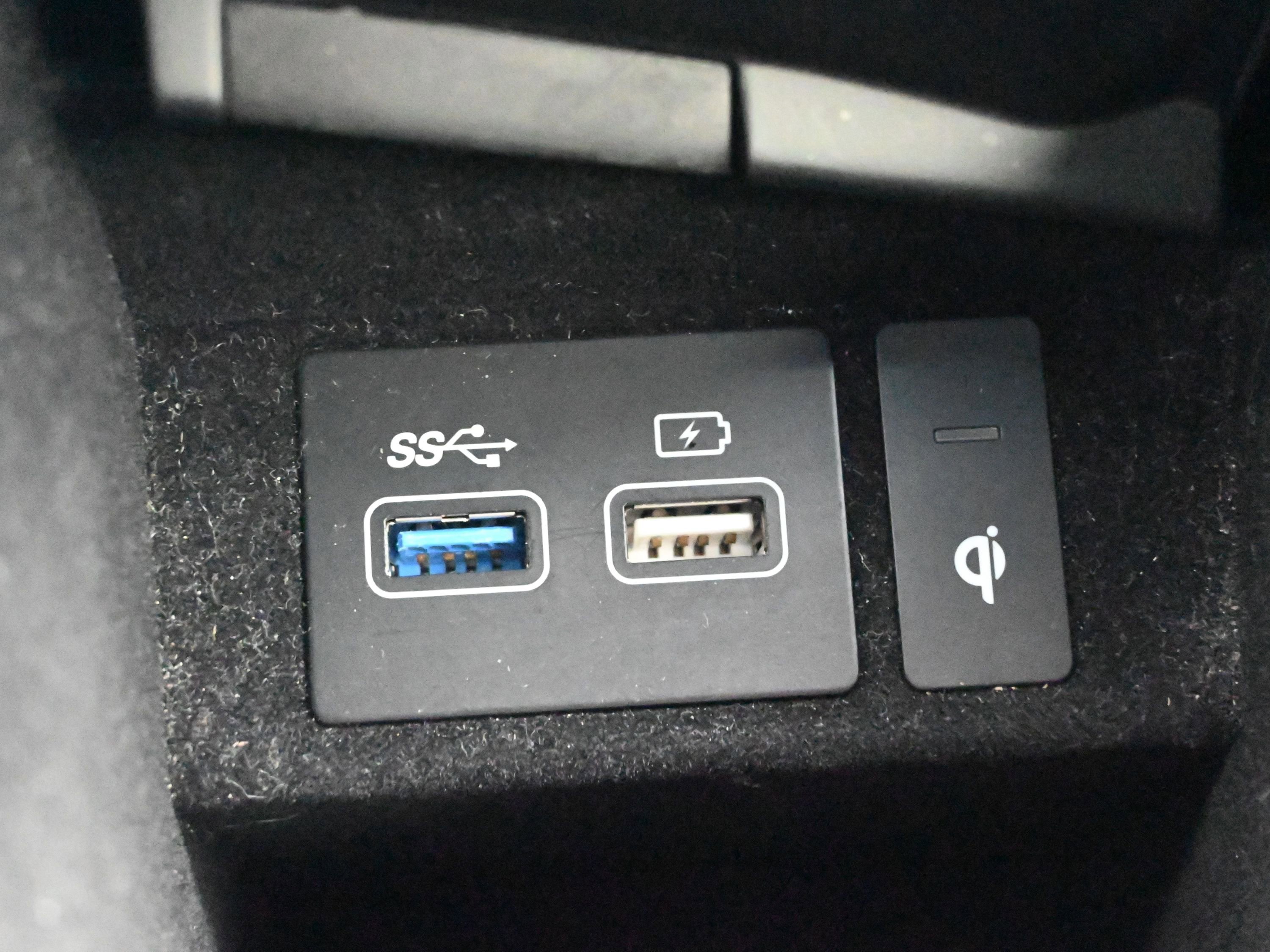 Used 2022 Genesis GV70 3.5T Sport w/ Sport Prestige Package image 19