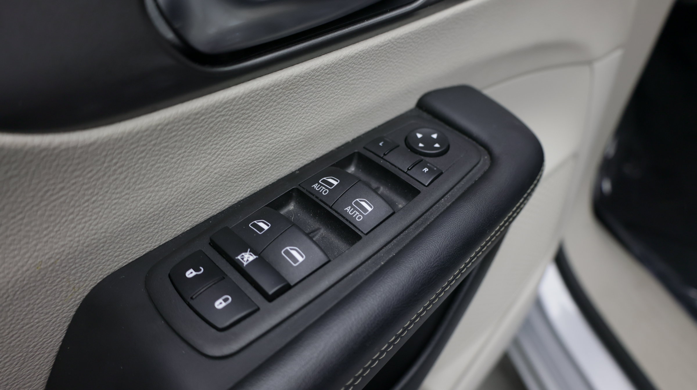 Used 2023 Chrysler Pacifica Touring-L FWD image 14
