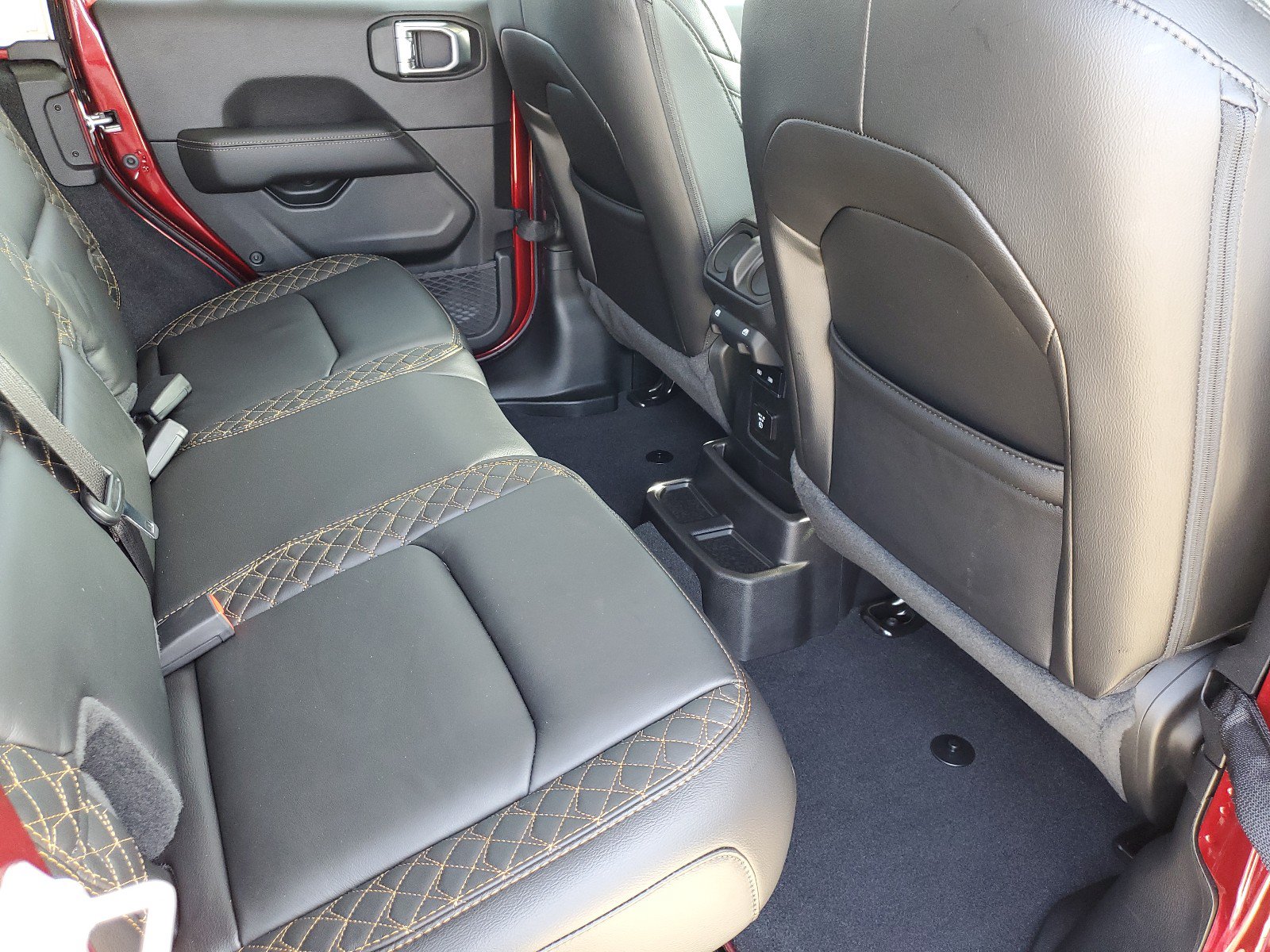 Used 2021 Jeep Wrangler Unlimited Sahara AWD/4WD image 11
