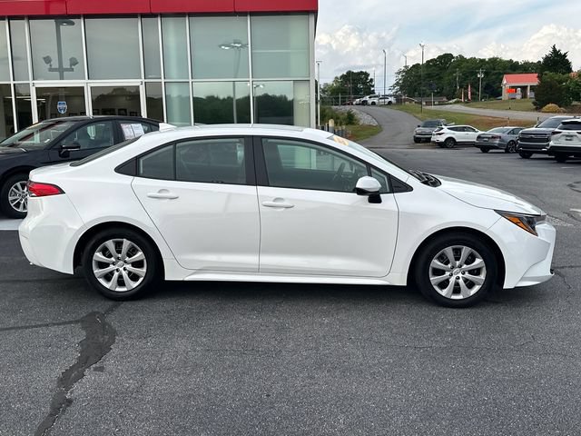 Used 2025 Toyota Corolla LE FWD image 2
