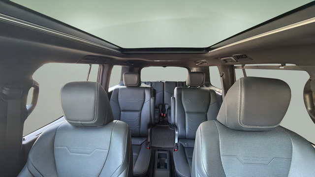 Used 2025 Lexus GX 550 w/ Accessory Package (2T) AWD/4WD image 9