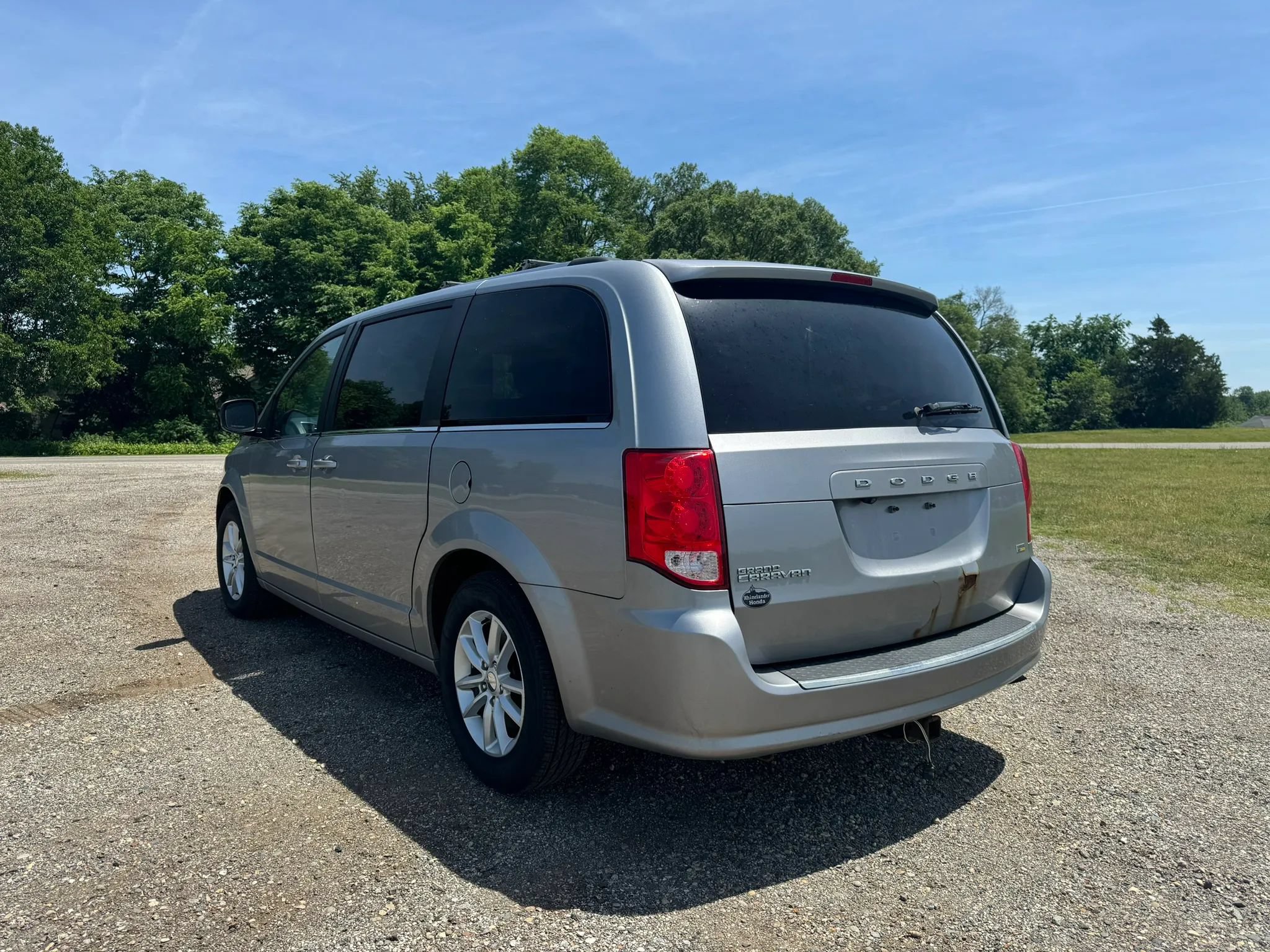 Used 2019 Dodge Grand Caravan SXT FWD image 2