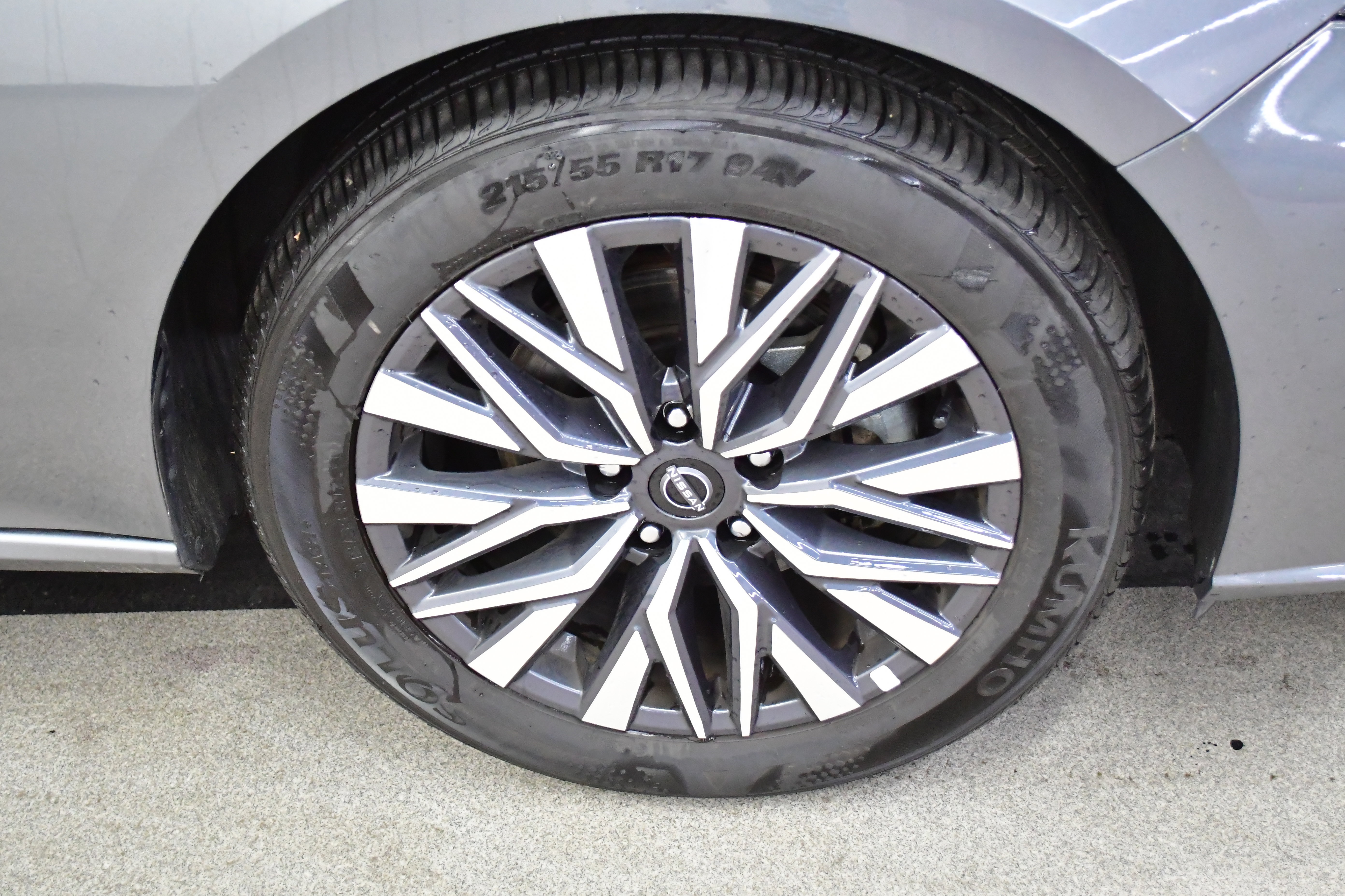 Used 2025 Nissan Altima 2.5 SV FWD image 31