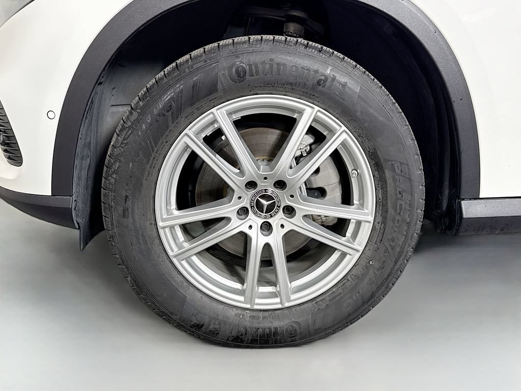 Used 2025 Mercedes-Benz GLC 300 4MATIC image 30