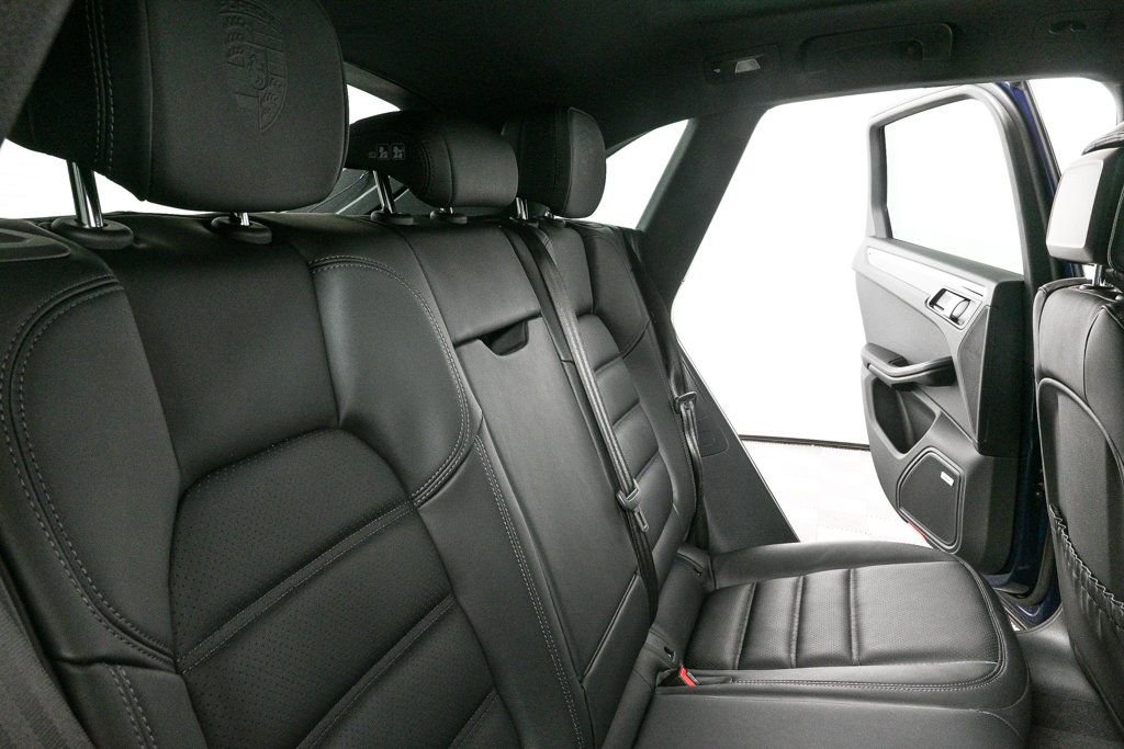 Certified 2025 Porsche Macan image 22